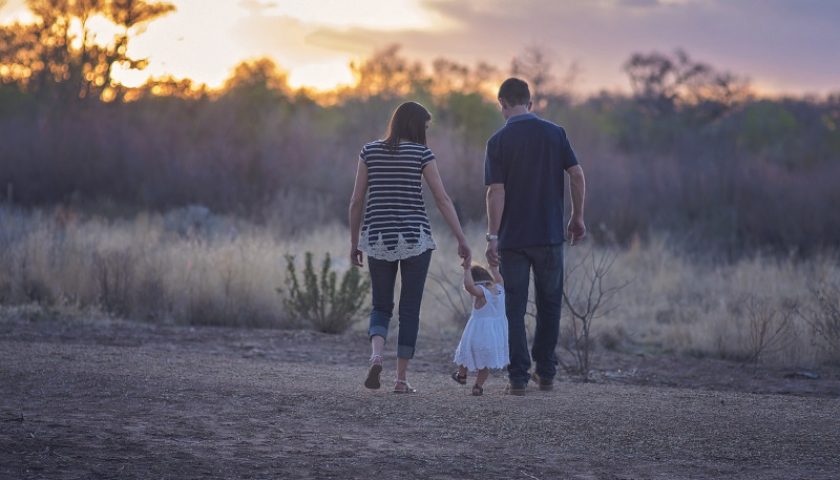 family-2485714_1280